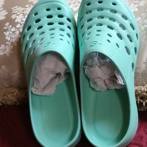 BRAND NEW EASY SPIRIT CLOGS